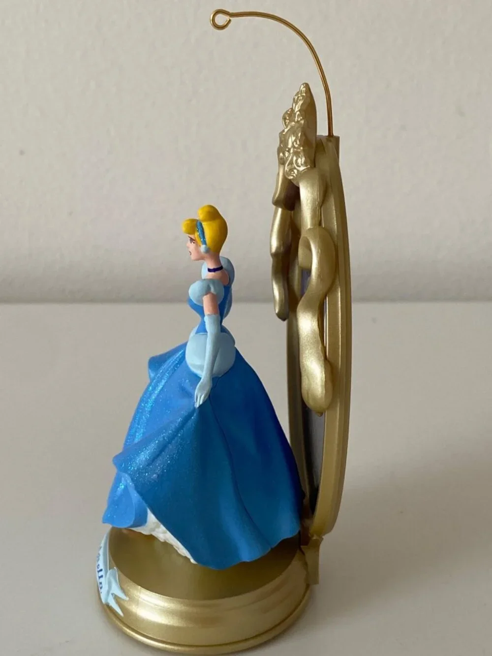 Hallmark 1997 Keepsake Disney Cinderella Ornament with Stand in box First Editio